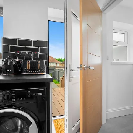Holiday home 5 Bedroom House Solihull 10 Mins Drive From Bhx & Nec Private Off Road Parking Birmingham
