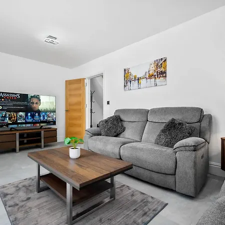 5 Bedroom House Solihull 10 Mins Drive From Bhx & Nec Private Off Road Parking * Birmingham