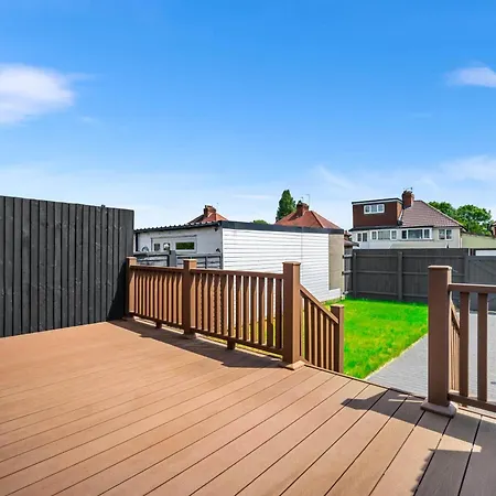5 Bedroom House Solihull 10 Mins Drive From Bhx & Nec Private Off Road Parking *