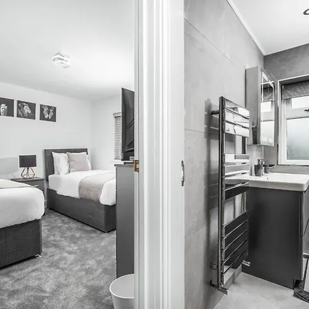 Semesterbostad 5 Bedroom House Solihull 10 Mins Drive From Bhx & Nec Private Off Road Parking Birmingham