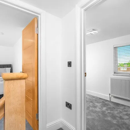 5 Bedroom House Solihull 10 Mins Drive From Bhx & Nec Private Off Road Parking *